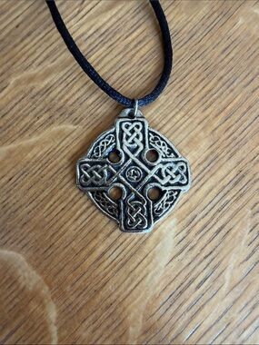✨ Vintage Silver Tone Double Sided Openwork Celtic Wheel Cross Pendant